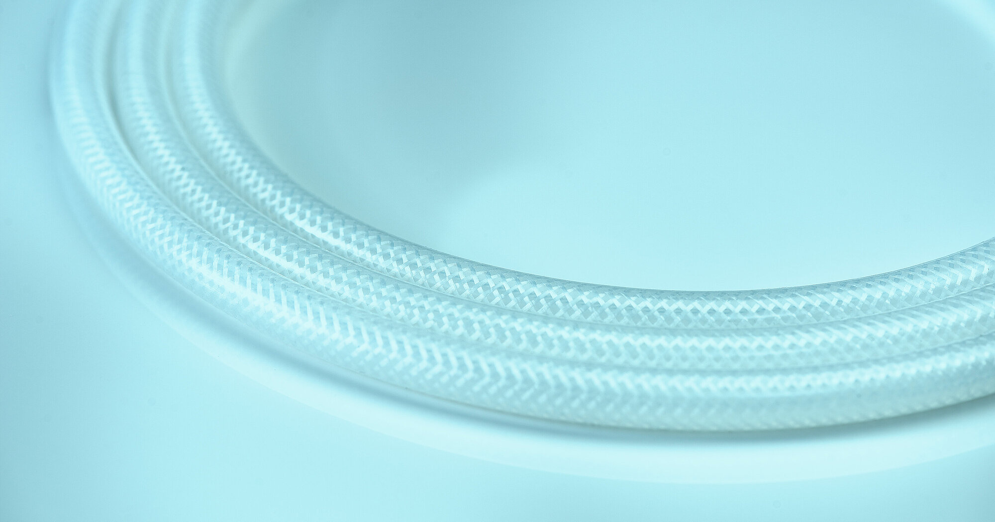 Braided highpressure silicone tubing for pharmaceutical fluid handling